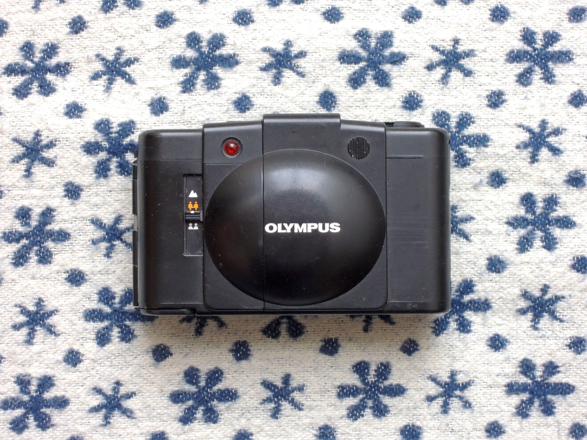 Olympus XA 2 front closed