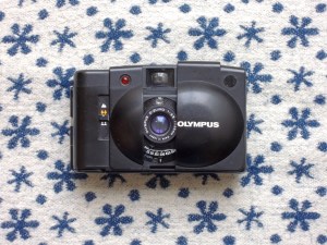 Olympus XA 2 front open