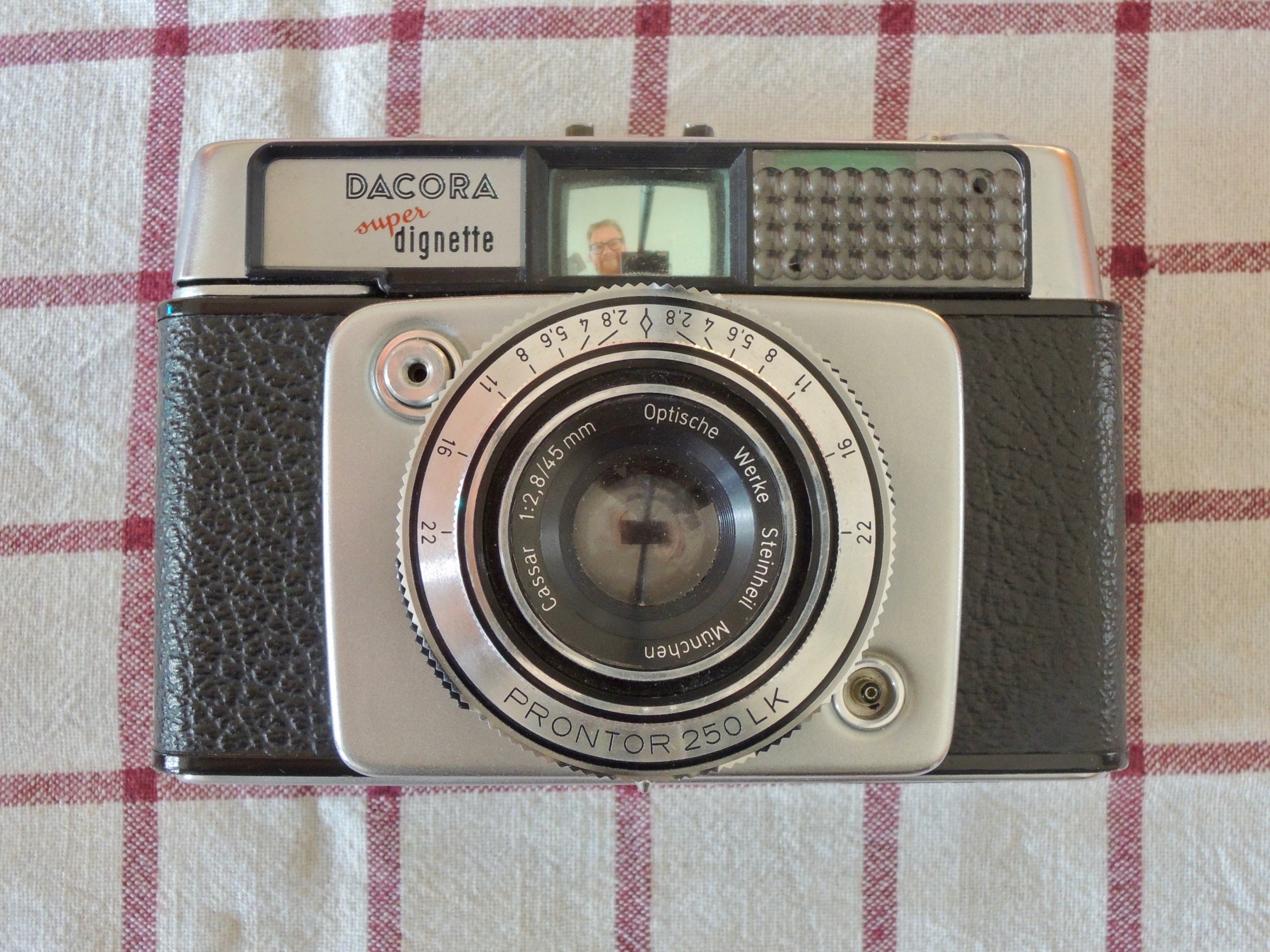 Dacora dignette super: front