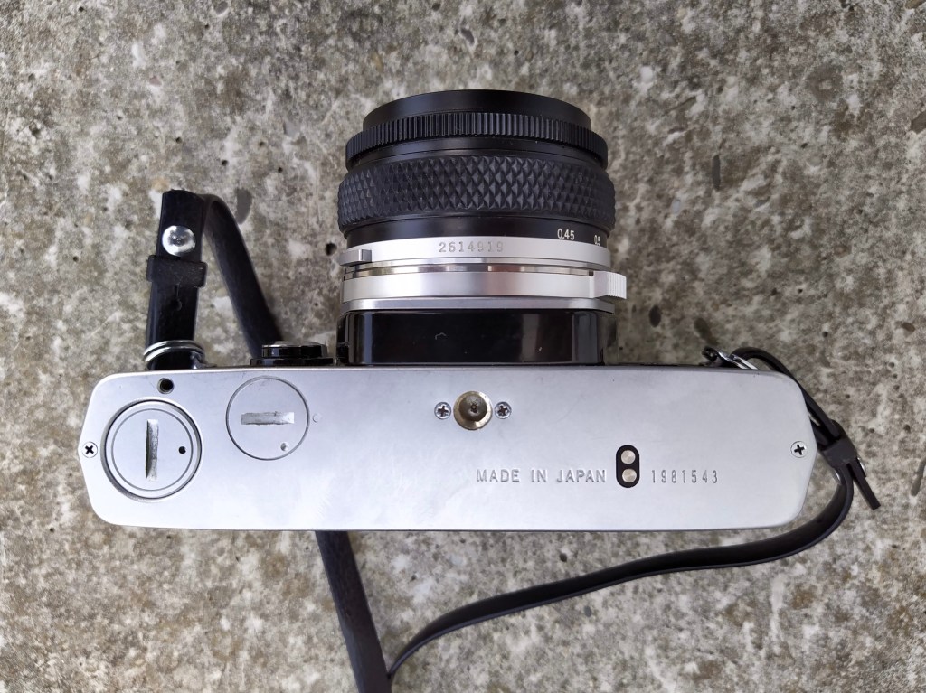 Olympus OM-1n bottom