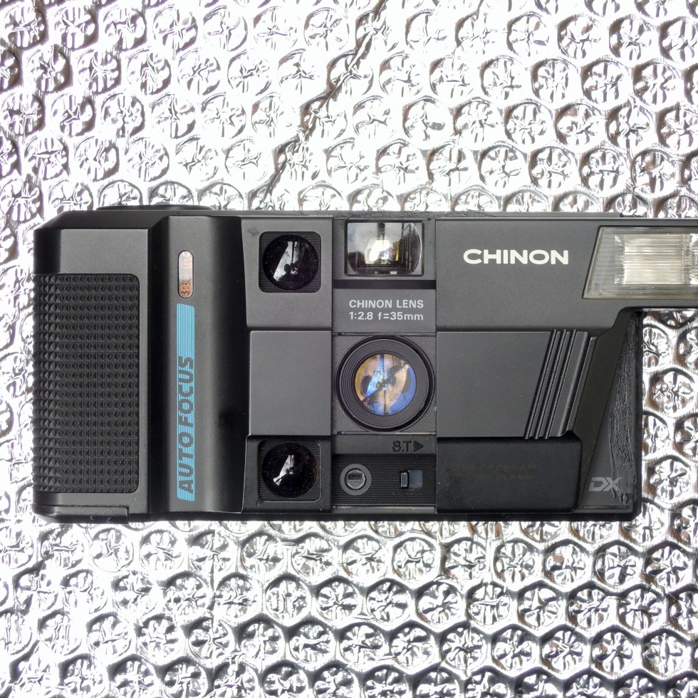 Chinon Auto 2001 Front opened