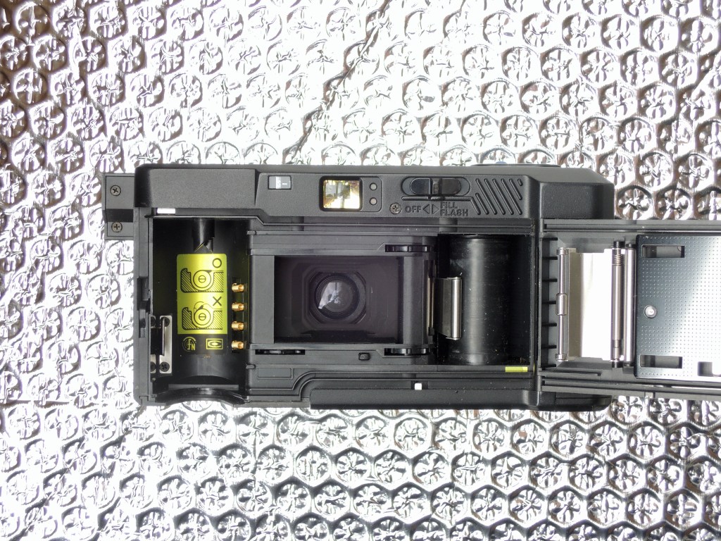 Chinon Auto 2001 Back open