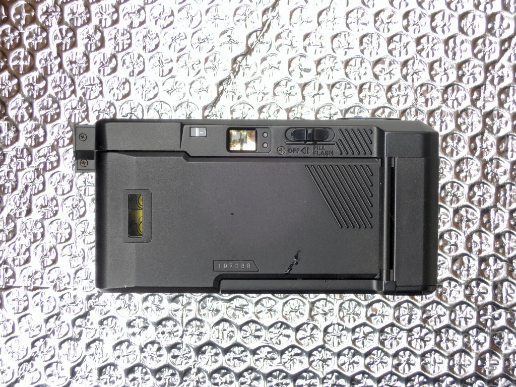 Chinon Auto 2001 Back closed