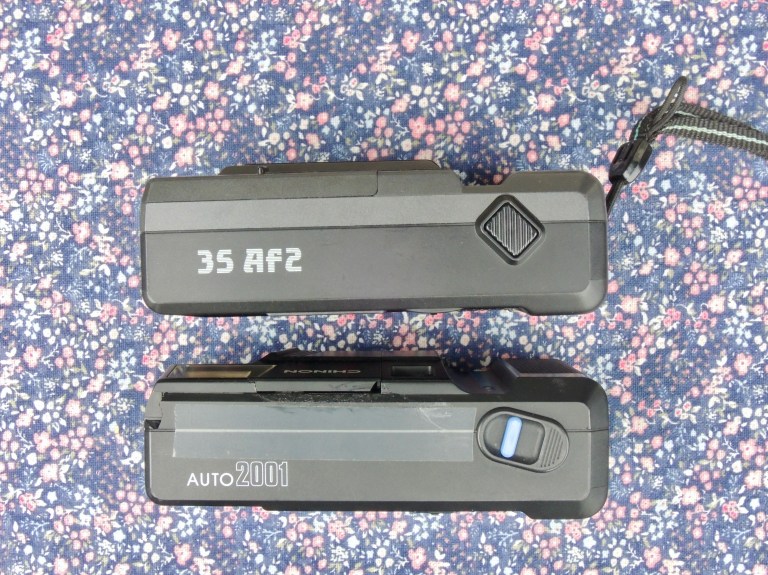 Kodak 35 AF 2 vs Chinon Auto 2001 Top